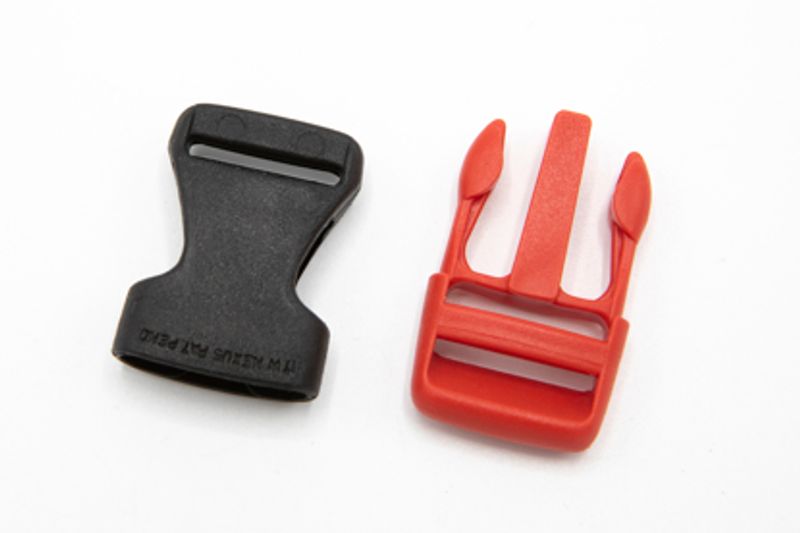 Spenne 20 mm rød/sort acetal, 2 deler